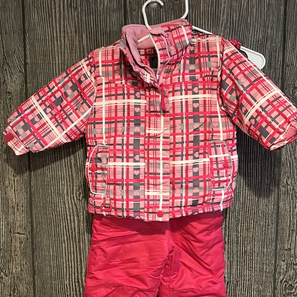 2t North Peak girls snow suit, pink, detachable fur hood - Picture 2 of 6